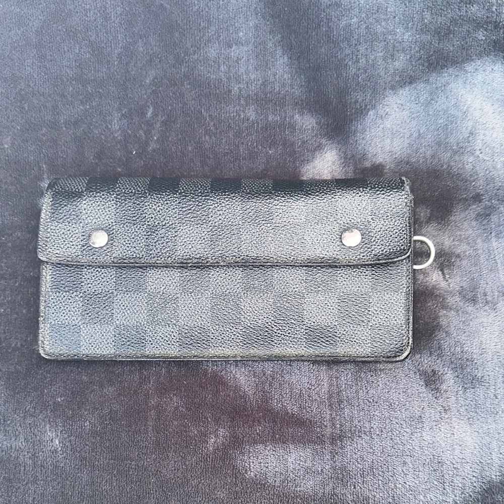 Louis Vuitton damier graphite long wallet damaged